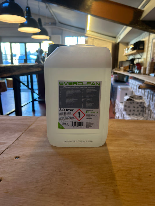 Eversys milk system cleaning by liquid